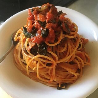 ほうれん草とベーコンのトマトソーススパゲッティ